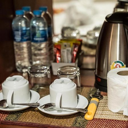 Hemingway'S Hotel Patong Екстериор снимка