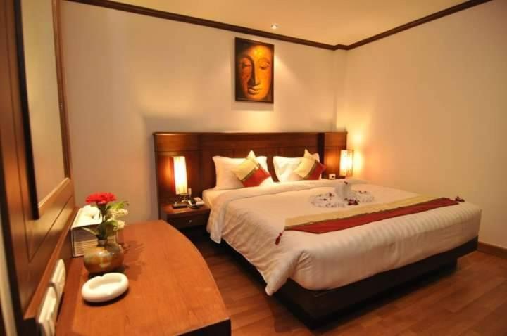 Hemingway'S Hotel Patong Екстериор снимка