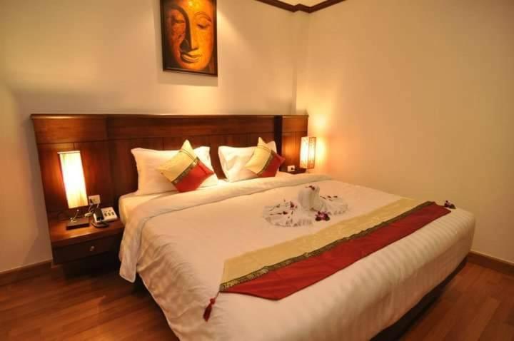 Hemingway'S Hotel Patong Екстериор снимка