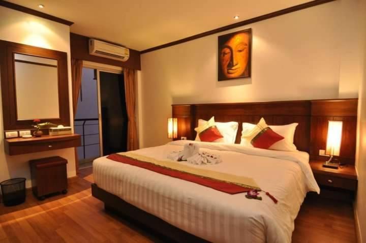 Hemingway'S Hotel Patong Екстериор снимка